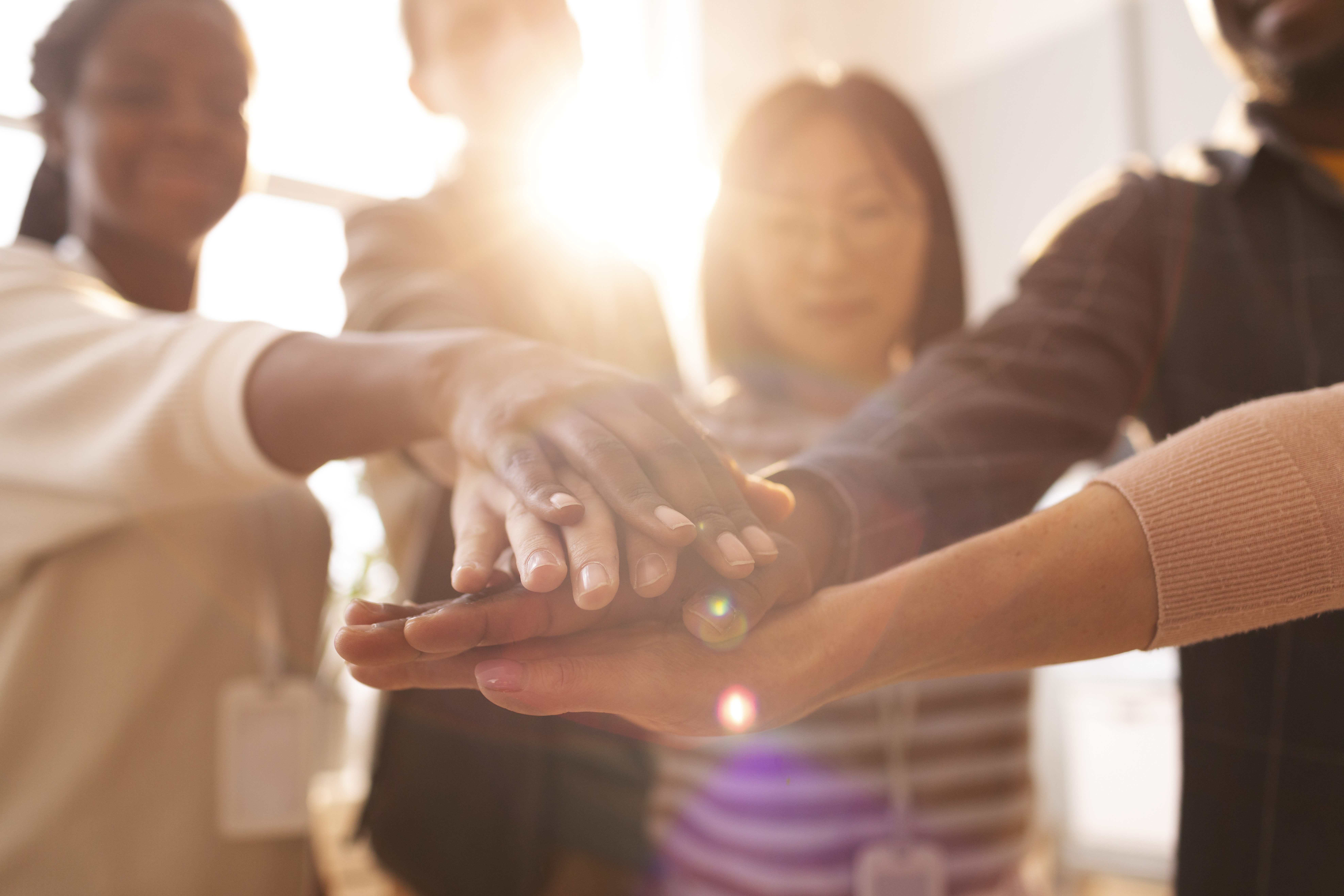 Voluntários organizando doações